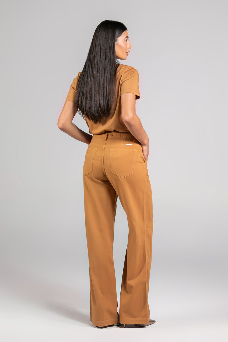 Calça Feminina Wide Leg com Bolso Chapado -