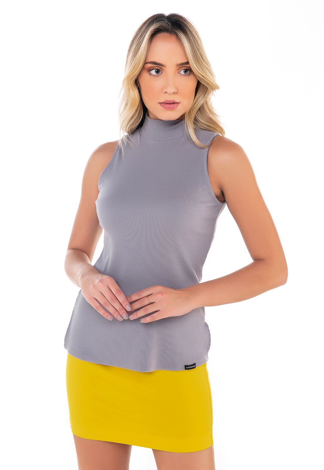 Blusa Feminina Gola Alta Canelada - www.latifundio.com.br