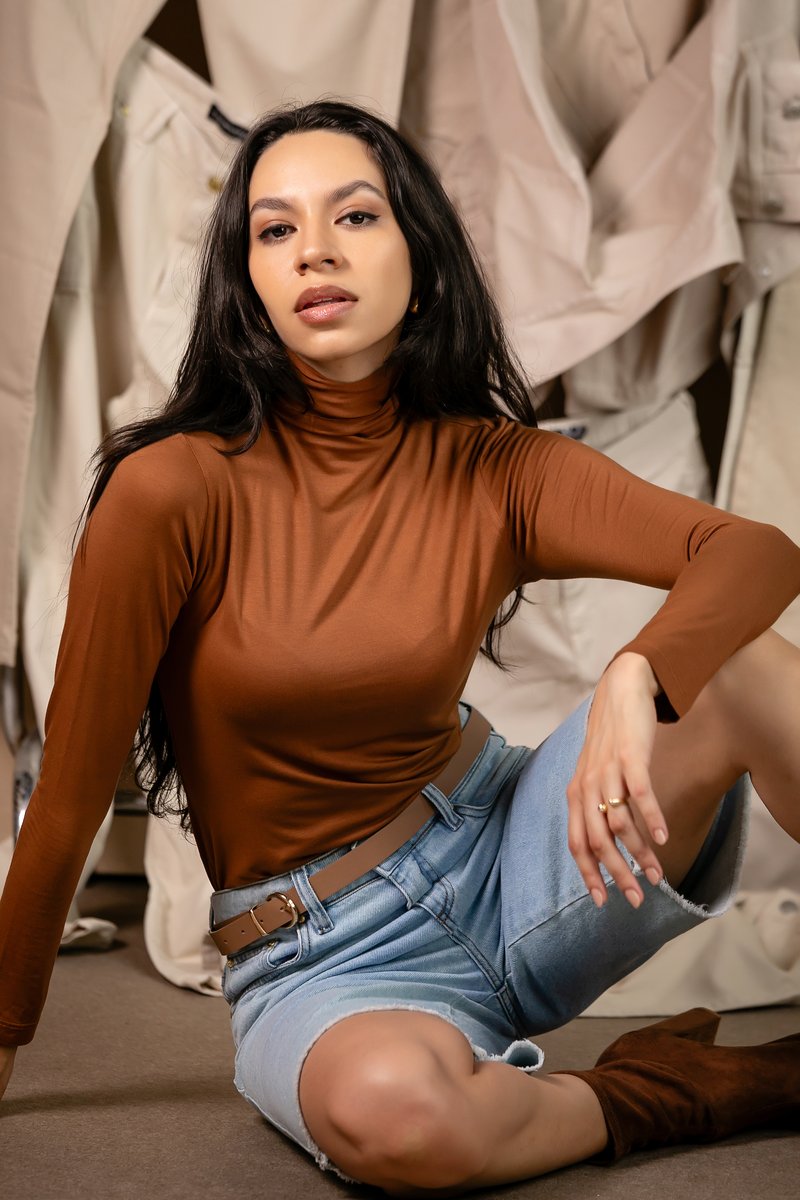 Blusa Feminina Gola Alta Manga Longa
