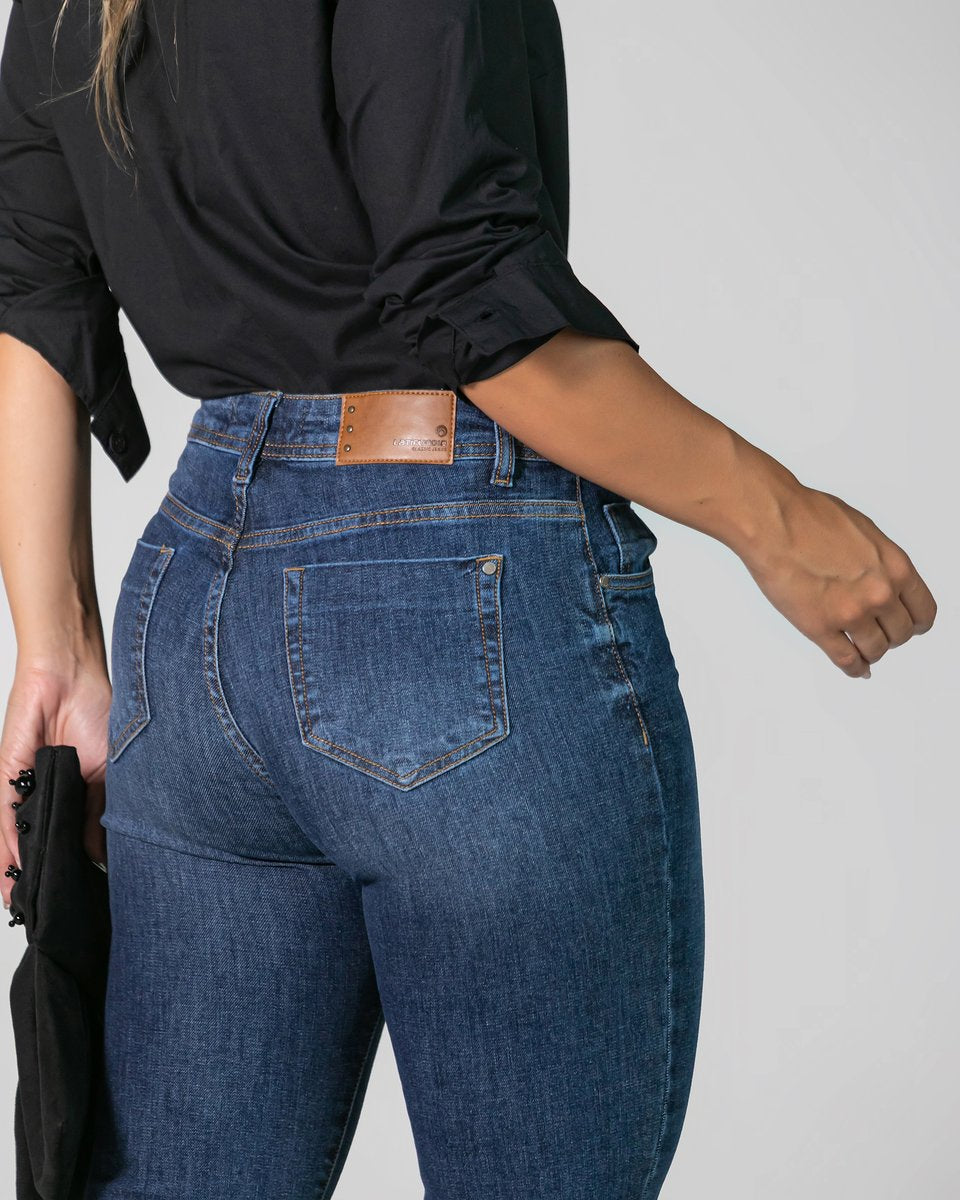 Calça Feminina Alta Flare Detalhe na Barra