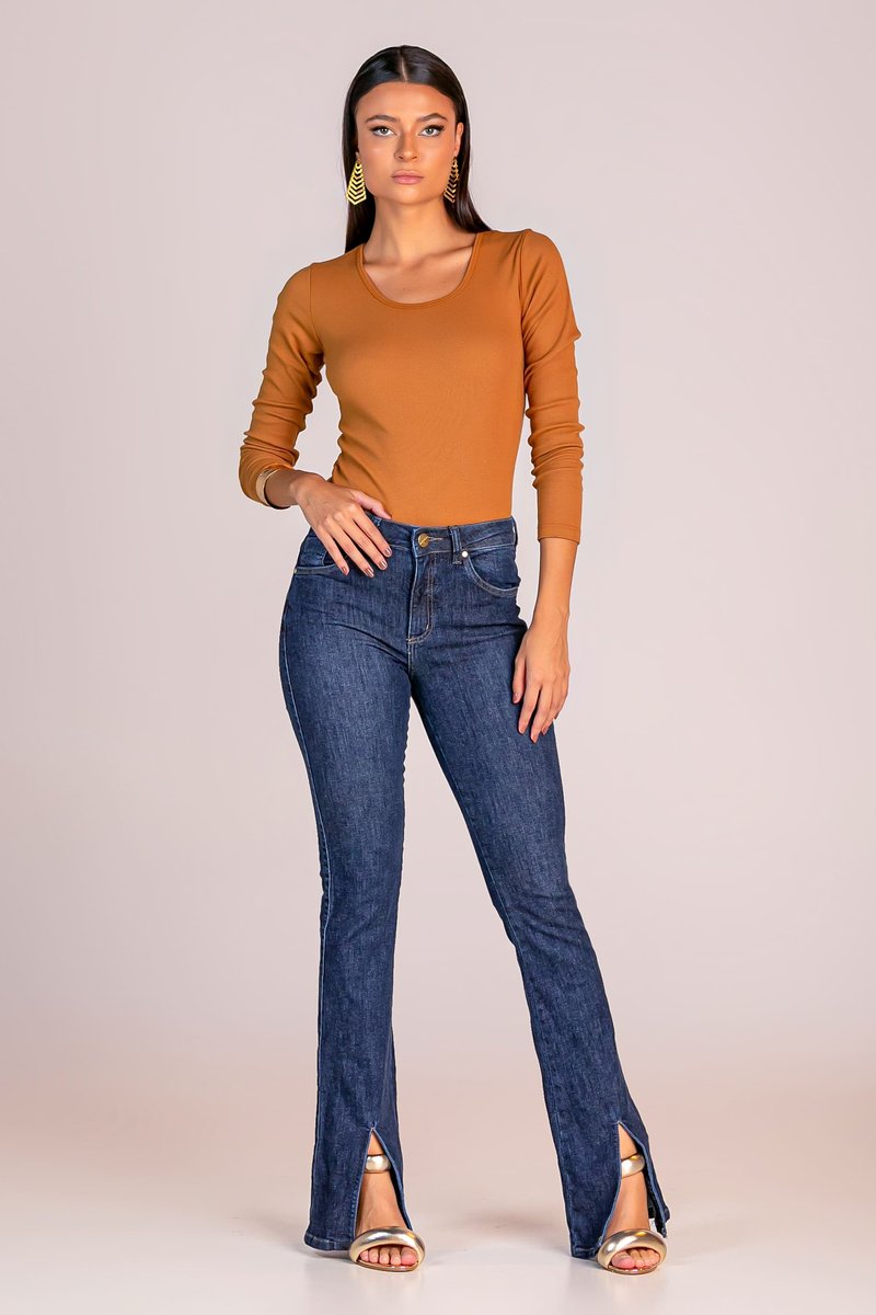 Calça Feminina Tradicional Alta Fenda na Barra