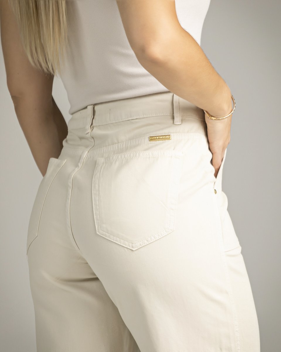 Calça Feminina Wide Leg com Bolso Chapado -