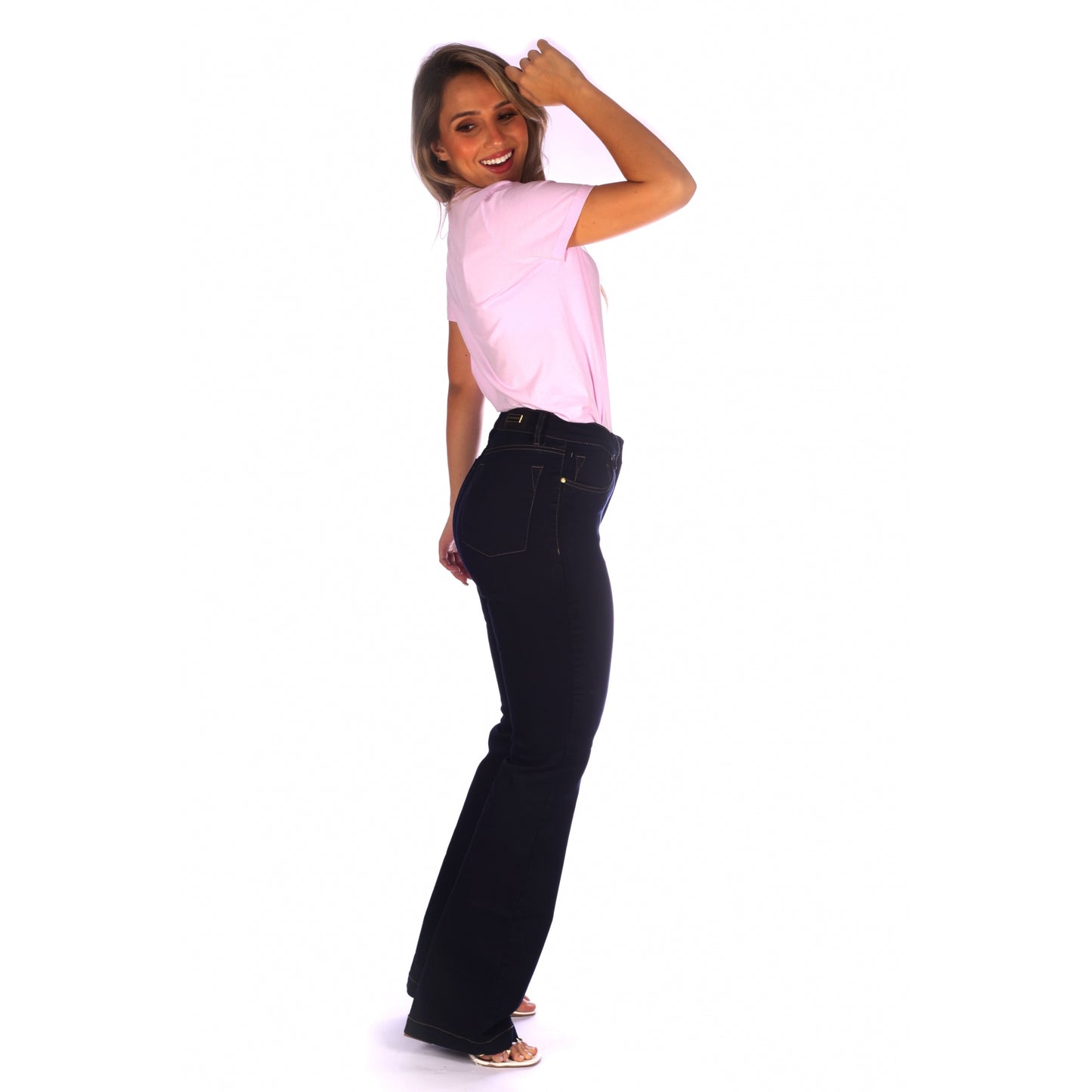 Calça Tradicional Alta Flare - www.latifundio.com.br