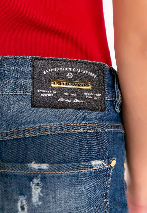 Short Jeans com Puídos - www.latifundio.com.br