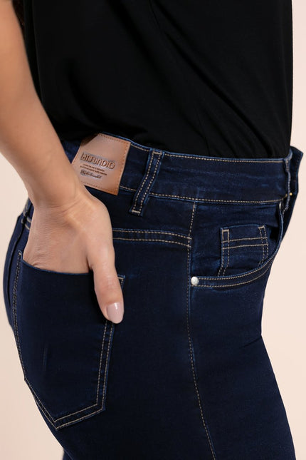 Bermuda Feminina Ciclista - Jeans Escuro - www.latifundio.com.br