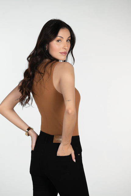 Calça Feminina Tradicional Alta Flare - Preto - www.latifundio.com.br