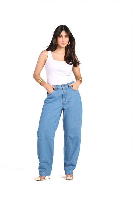 Calça Feminina Barrel - Jeans Claro - www.latifundio.com.br