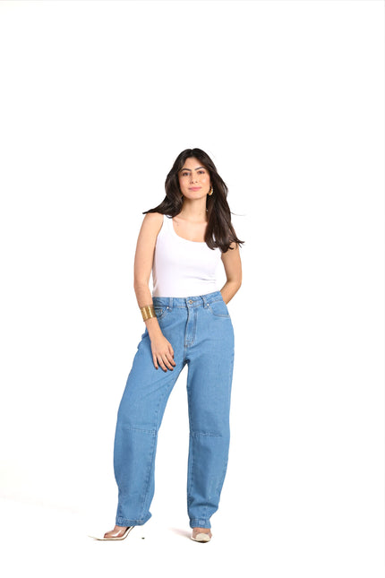Calça Feminina Barrel - Jeans Claro - www.latifundio.com.br