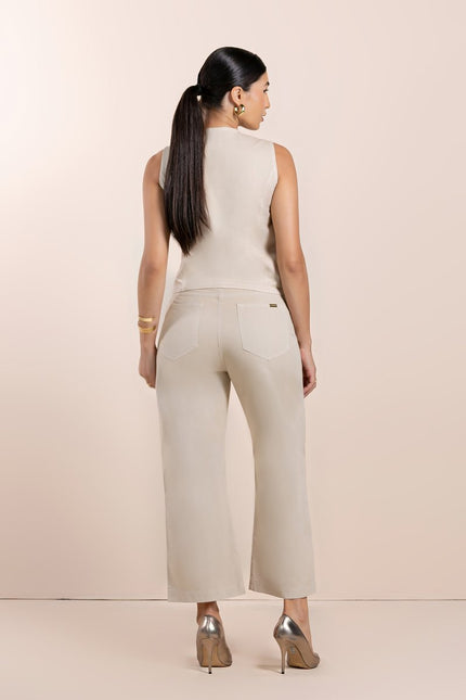 Calça Feminina Pantacourt - Off White - www.latifundio.com.br