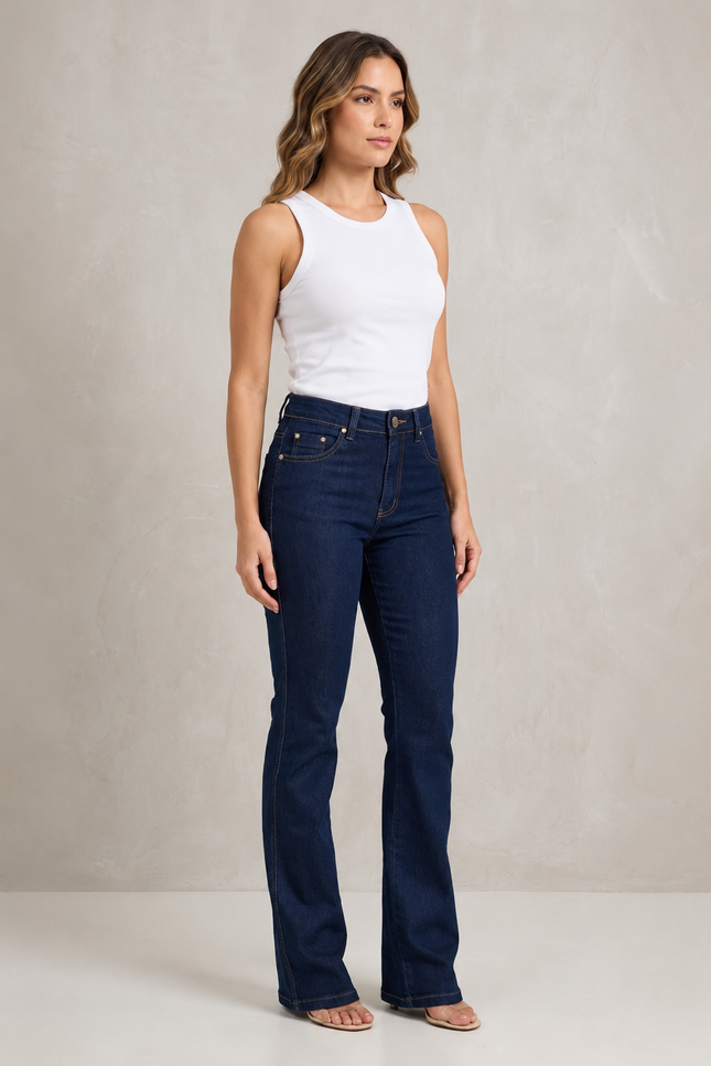 Calça Feminina Tradicional Boot Cut - Jeans Médio - www.latifundio.com.br