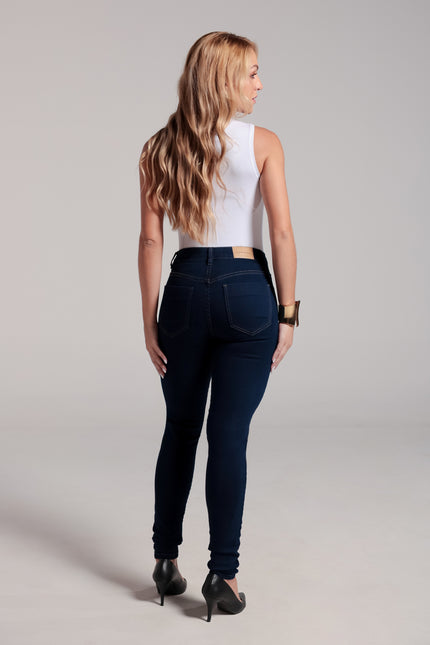 Calça Feminina Alta Skinny - Jeans Médio - www.latifundio.com.br