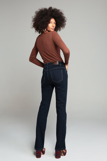 Calça Feminina Tradicional Boot Cut - Jeans Médio - www.latifundio.com.br
