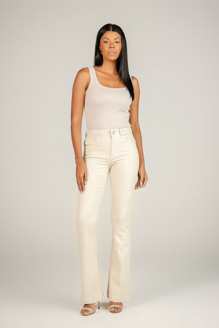 Calça Feminina Tradicional Alta Flare - Off White - www.latifundio.com.br