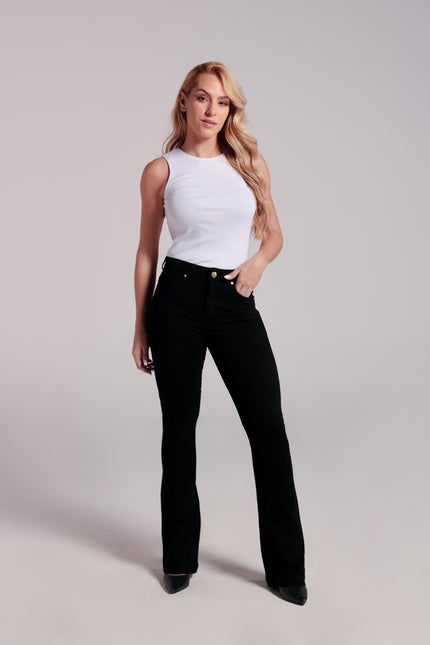 Calça Feminina Tradicional Alta Flare - Preto - www.latifundio.com.br