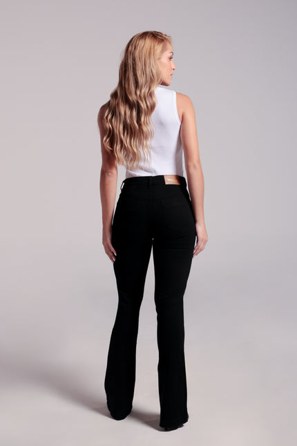 Calça Feminina Tradicional Alta Flare - Preto - www.latifundio.com.br