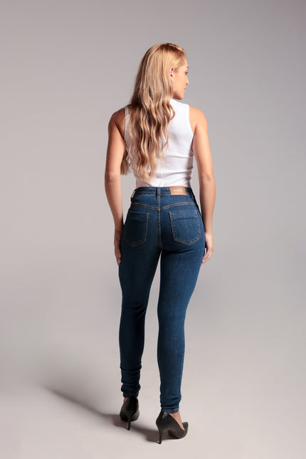 Calça Feminina Tradicional Flare - Jeans Médio - www.latifundio.com.br