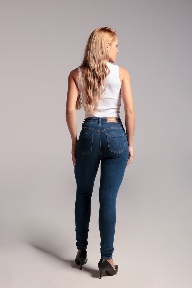 Calça Feminina Tradicional Flare - Jeans Médio - www.latifundio.com.br