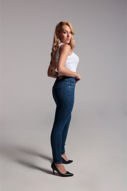 Calça Feminina Tradicional Flare - Jeans Médio - www.latifundio.com.br
