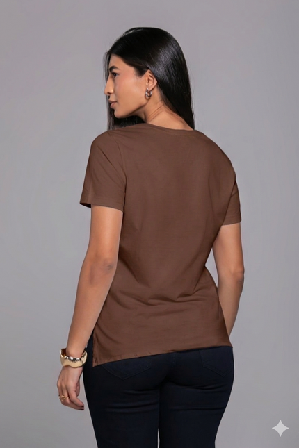 T-Shirt Feminina - Marrom - www.latifundio.com.br