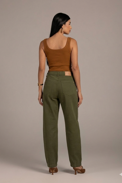 Calça Feminina Barrel - Verde Militar - www.latifundio.com.br