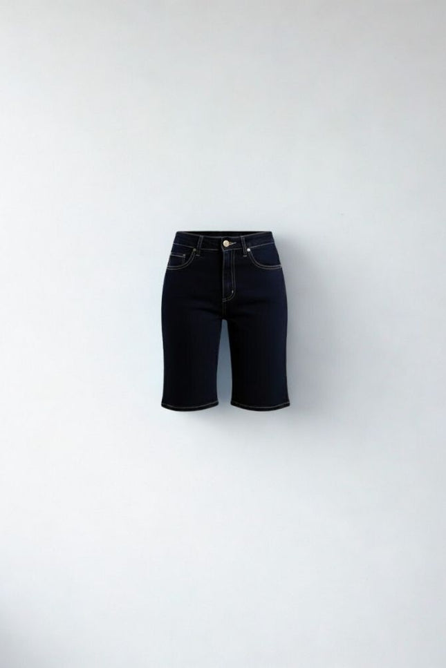 Bermuda Feminina Ciclista - Jeans Escuro - www.latifundio.com.br