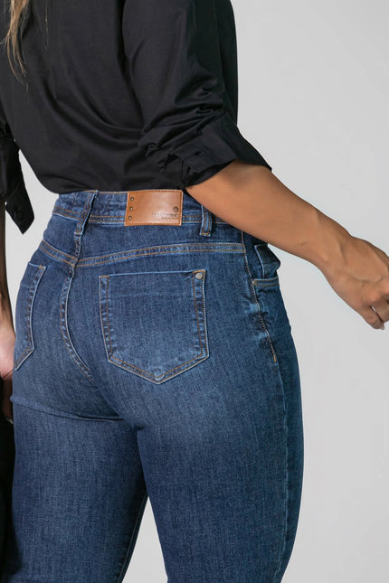 Calça Feminina Alta Flare Detalhe na Barra