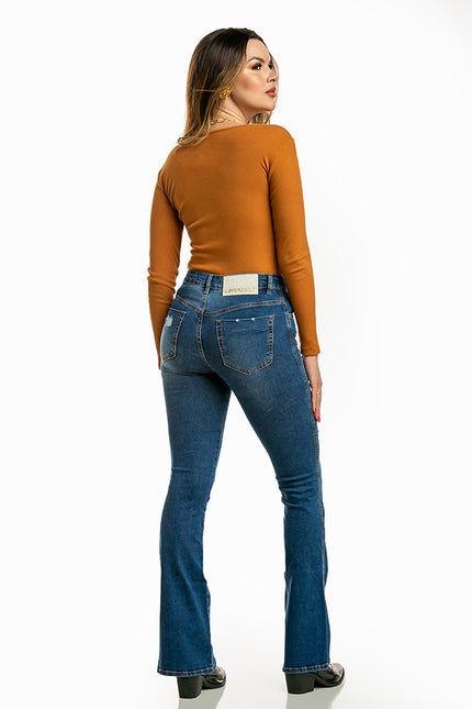 Calça Feminina Flare com Abertura na Barra