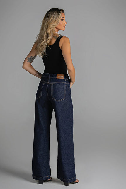 Calça Feminina Pantalona em Jeans Amaciado