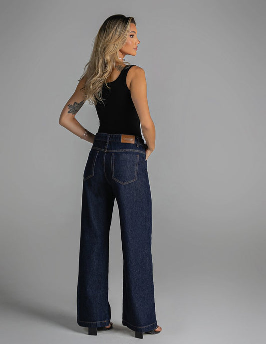 Calça Feminina Pantalona em Jeans Amaciado