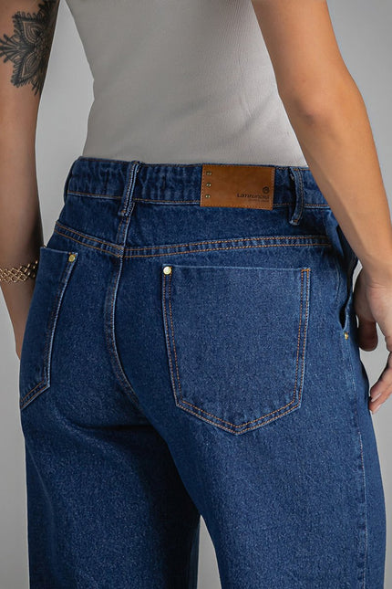 Calça Feminina Reta com Bolso Faca
