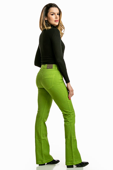 Calça Flare Alta Sarja - www.latifundio.com.br