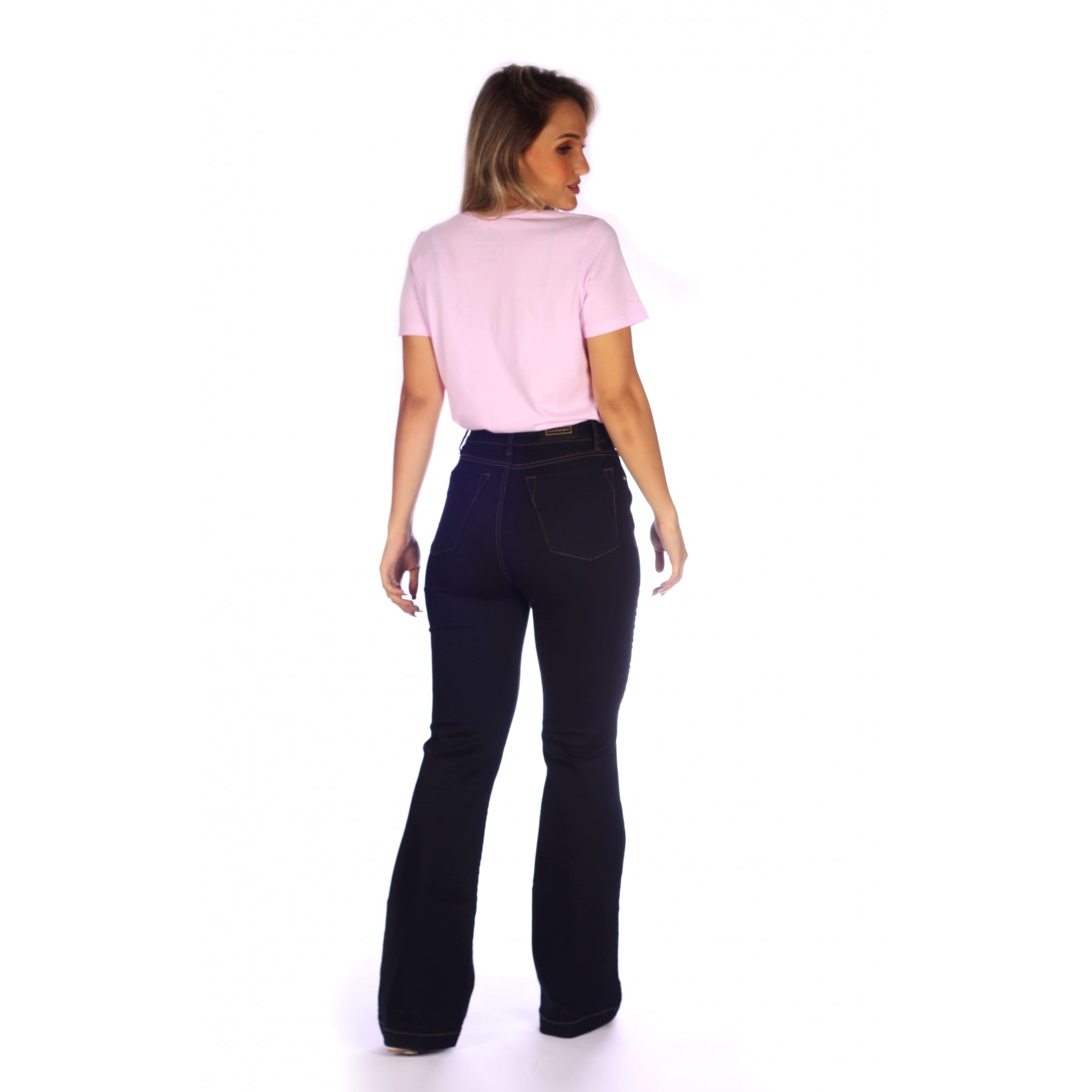 Calça Tradicional Alta Flare - www.latifundio.com.br