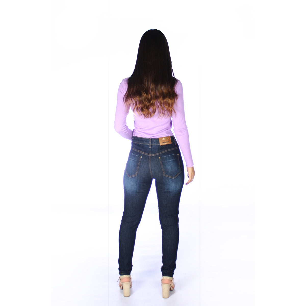Calça Tradicional Alta Skinny com Puídos - www.latifundio.com.br