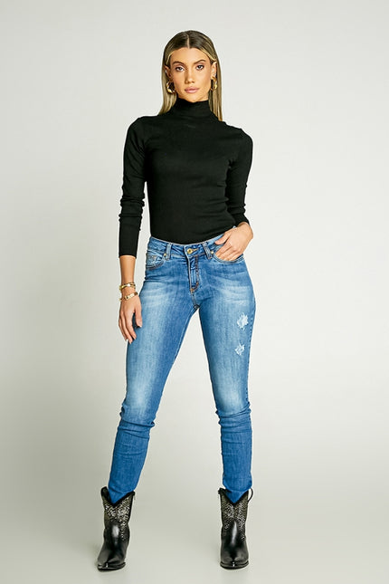 Calça Tradicional Skinny Com Puídos