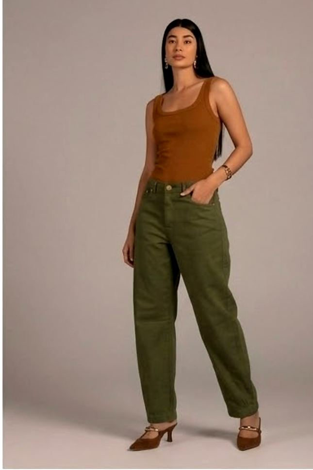 Calça Feminina Barrel - Verde Militar - www.latifundio.com.br