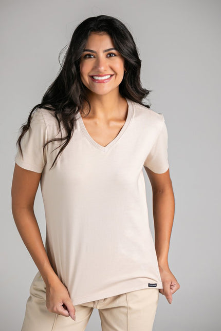 T-shirt Feminina Gola V